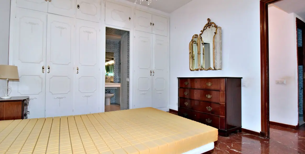 Продажа апартаментов на среднем этаже в Málaga 14