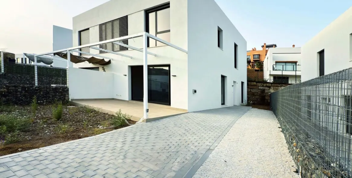 Sale of semi-detached house in Riviera del Sol 1