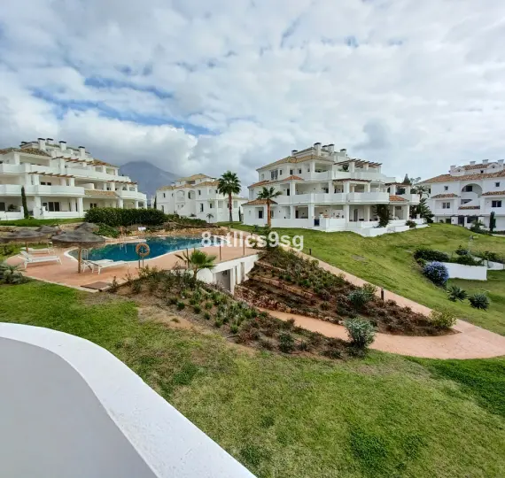 Sale of middle floor apartment in Aloha