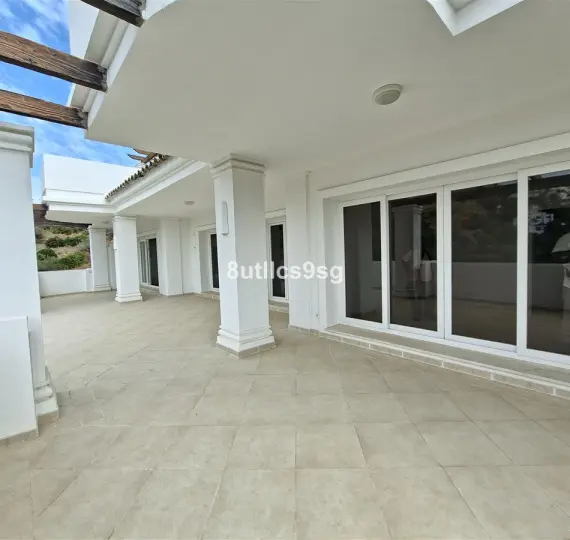 Sale of middle floor apartment in Aloha