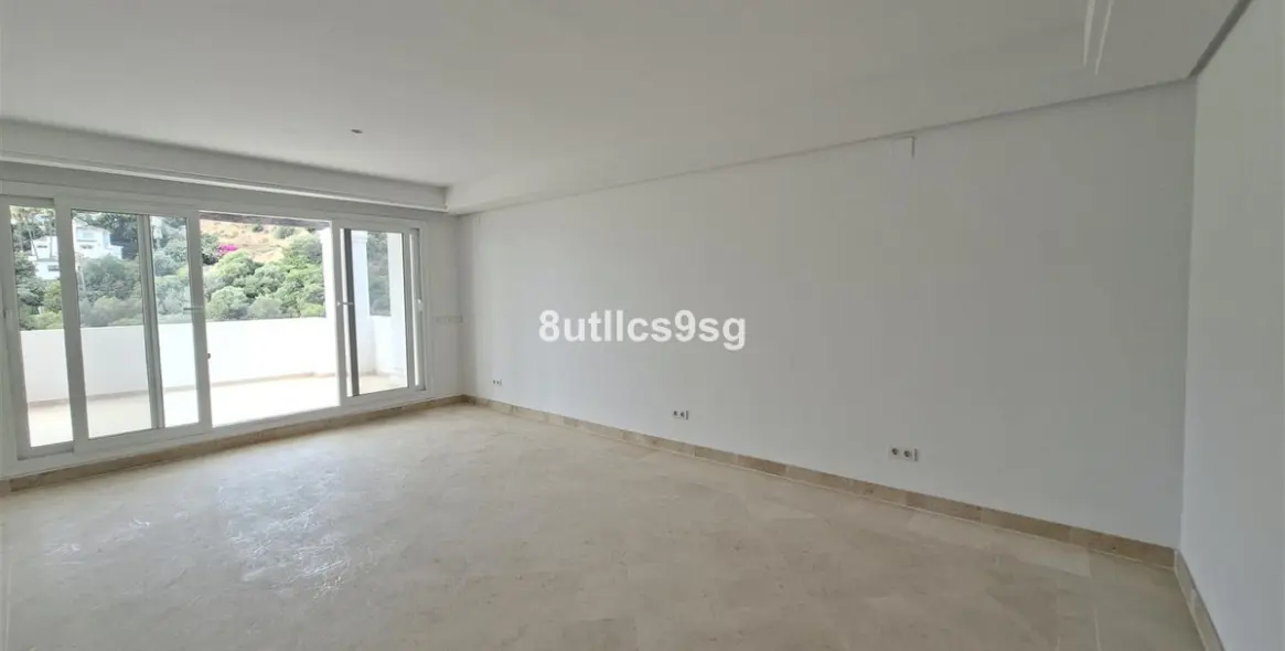 Sale of middle floor apartment in Aloha 7