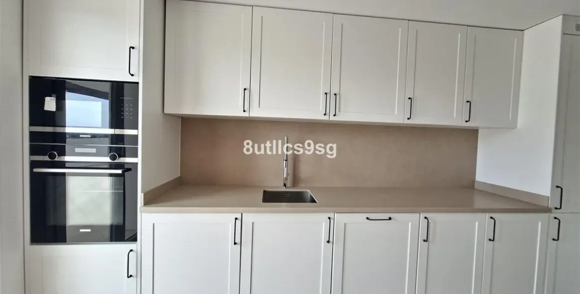 Sale of middle floor apartment in Aloha 12