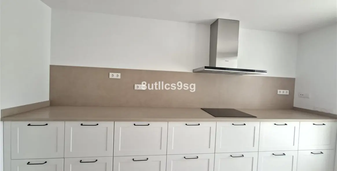 Sale of middle floor apartment in Aloha 14