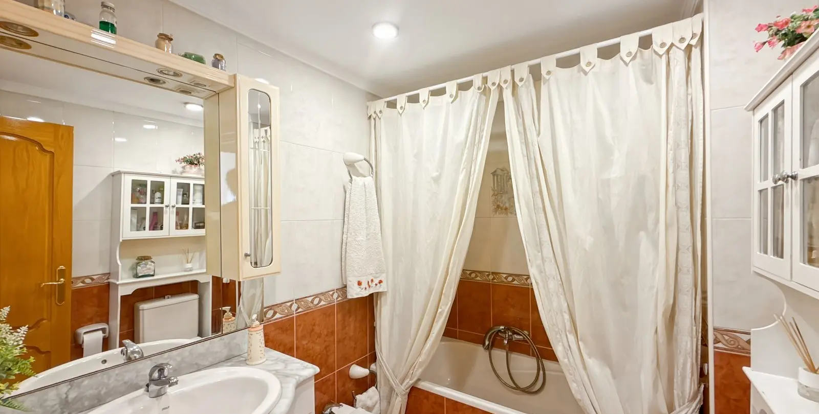 Sale of penthouse in Perchel Sur 32