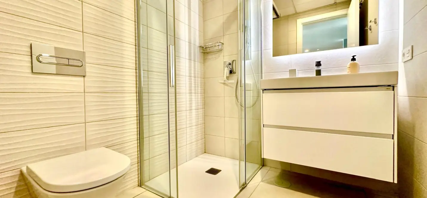 Sale of ground floor apartment in Elviria 2