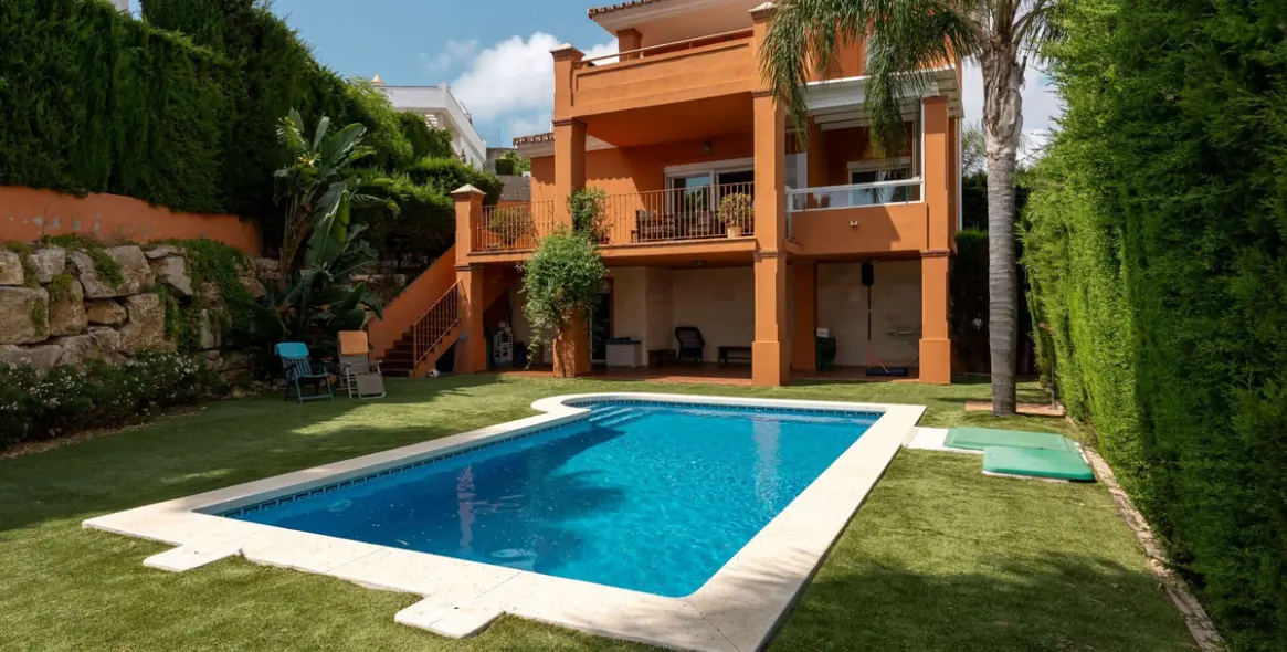 Sale of detached villa in Cerros del Aguila 1