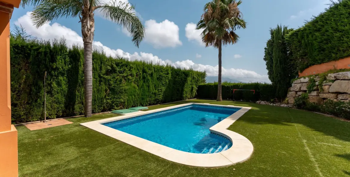 Sale of detached villa in Cerros del Aguila 2