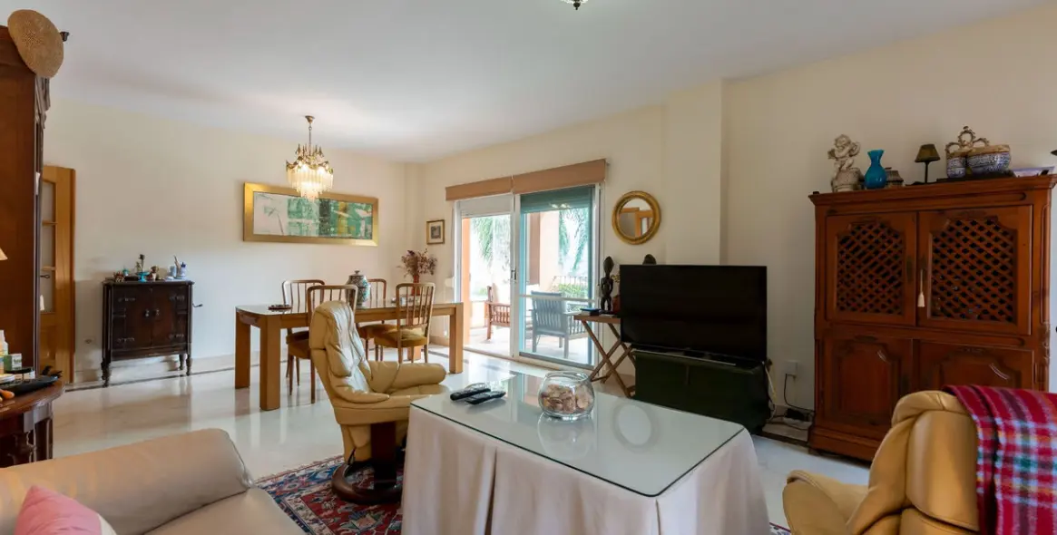 Sale of detached villa in Cerros del Aguila 5