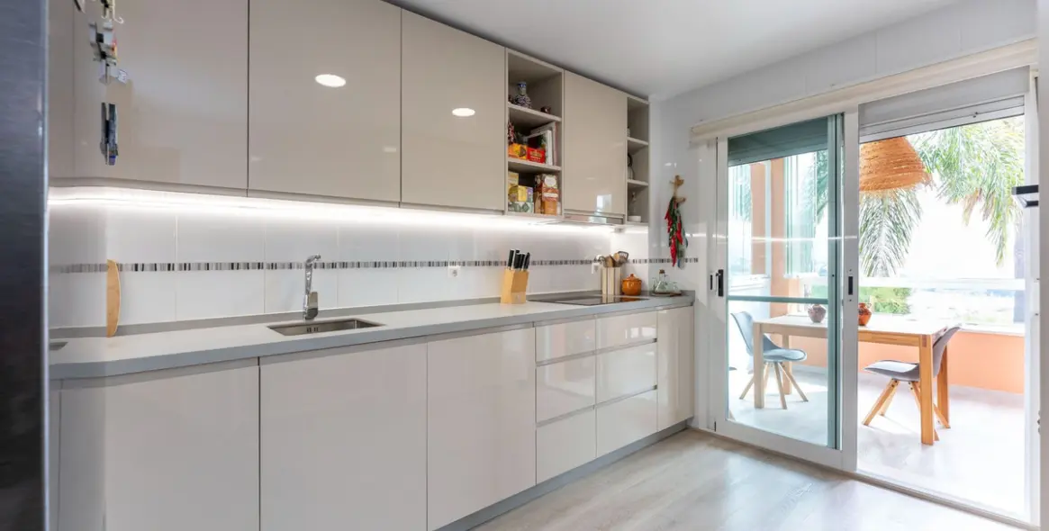 Sale of detached villa in Cerros del Aguila 8