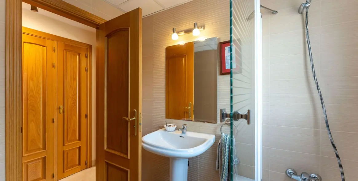 Sale of detached villa in Cerros del Aguila 17