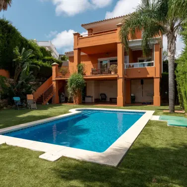 Продажа  отдельно стоящей виллы в Cerros del Aguila