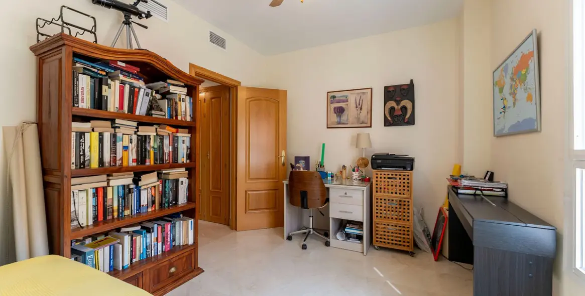 Продажа  отдельно стоящей виллы в Cerros del Aguila 14