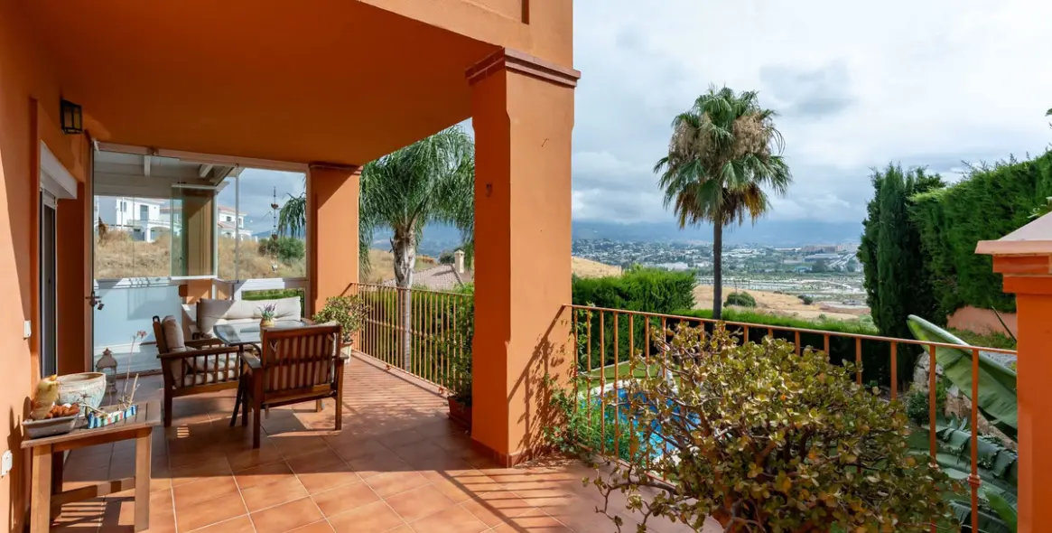 Продажа  отдельно стоящей виллы в Cerros del Aguila 23