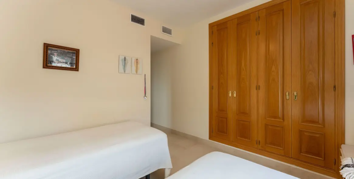 Продажа  отдельно стоящей виллы в Cerros del Aguila 27