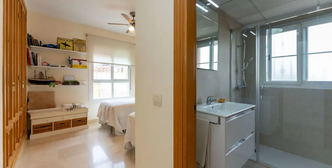 Продажа  отдельно стоящей виллы в Cerros del Aguila 28