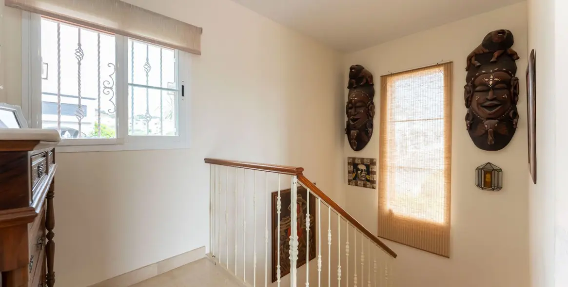 Продажа  отдельно стоящей виллы в Cerros del Aguila 32