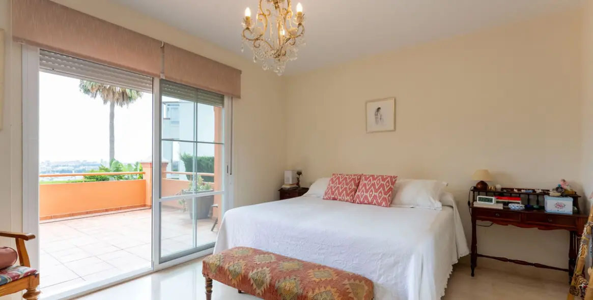 Продажа  отдельно стоящей виллы в Cerros del Aguila 33