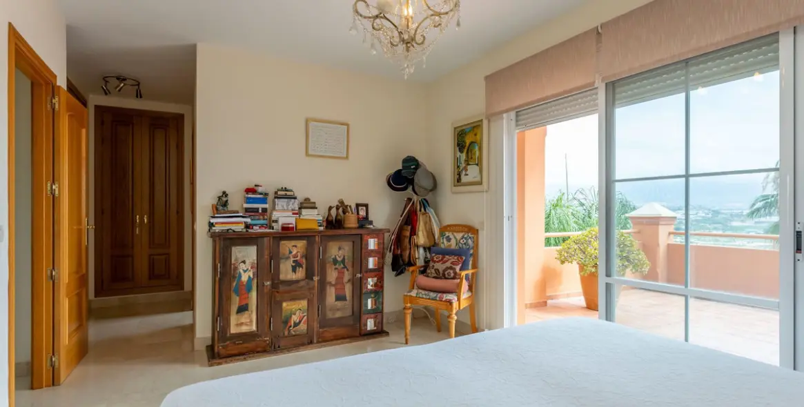 Продажа  отдельно стоящей виллы в Cerros del Aguila 34