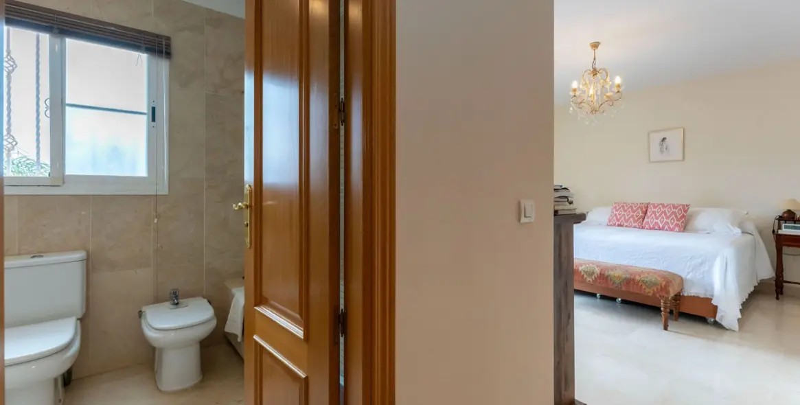 Продажа  отдельно стоящей виллы в Cerros del Aguila 37