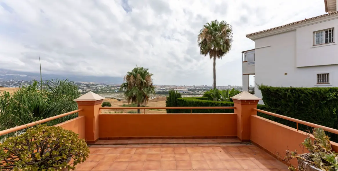 Продажа  отдельно стоящей виллы в Cerros del Aguila 40