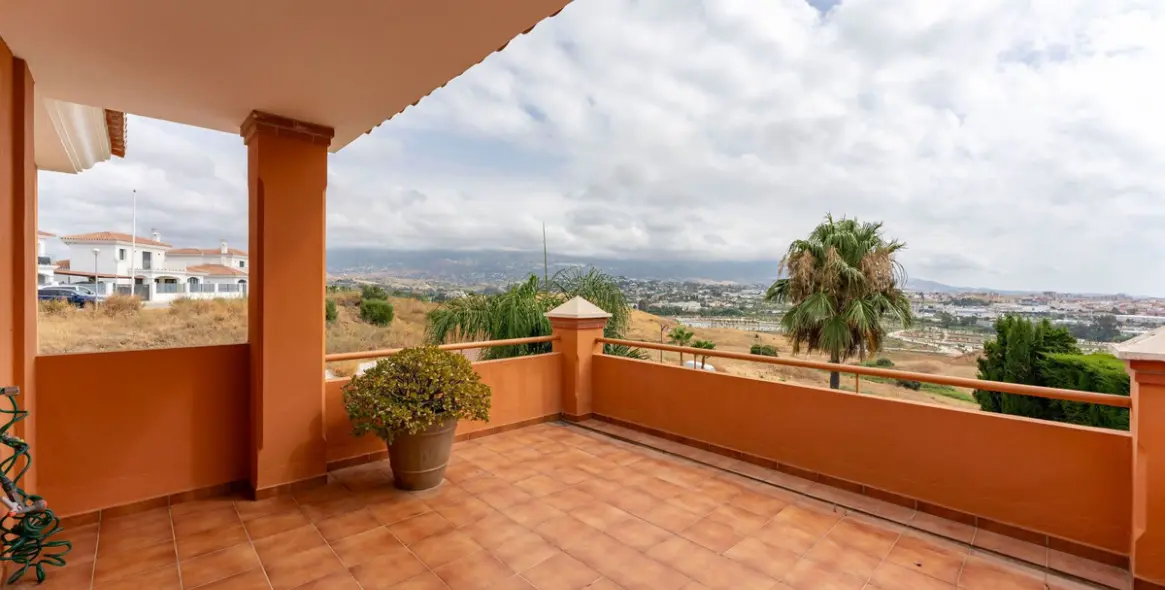 Продажа  отдельно стоящей виллы в Cerros del Aguila 41