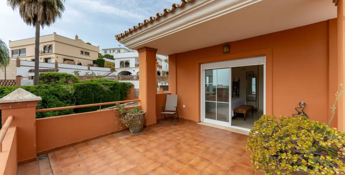 Продажа  отдельно стоящей виллы в Cerros del Aguila 42