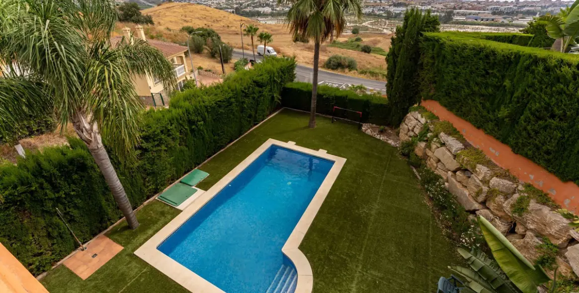 Продажа  отдельно стоящей виллы в Cerros del Aguila 43