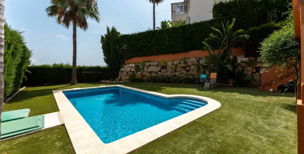 Продажа  отдельно стоящей виллы в Cerros del Aguila 44