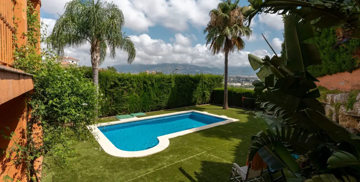 Продажа  отдельно стоящей виллы в Cerros del Aguila 45