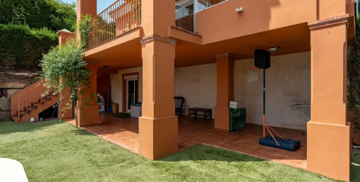 Продажа  отдельно стоящей виллы в Cerros del Aguila 47