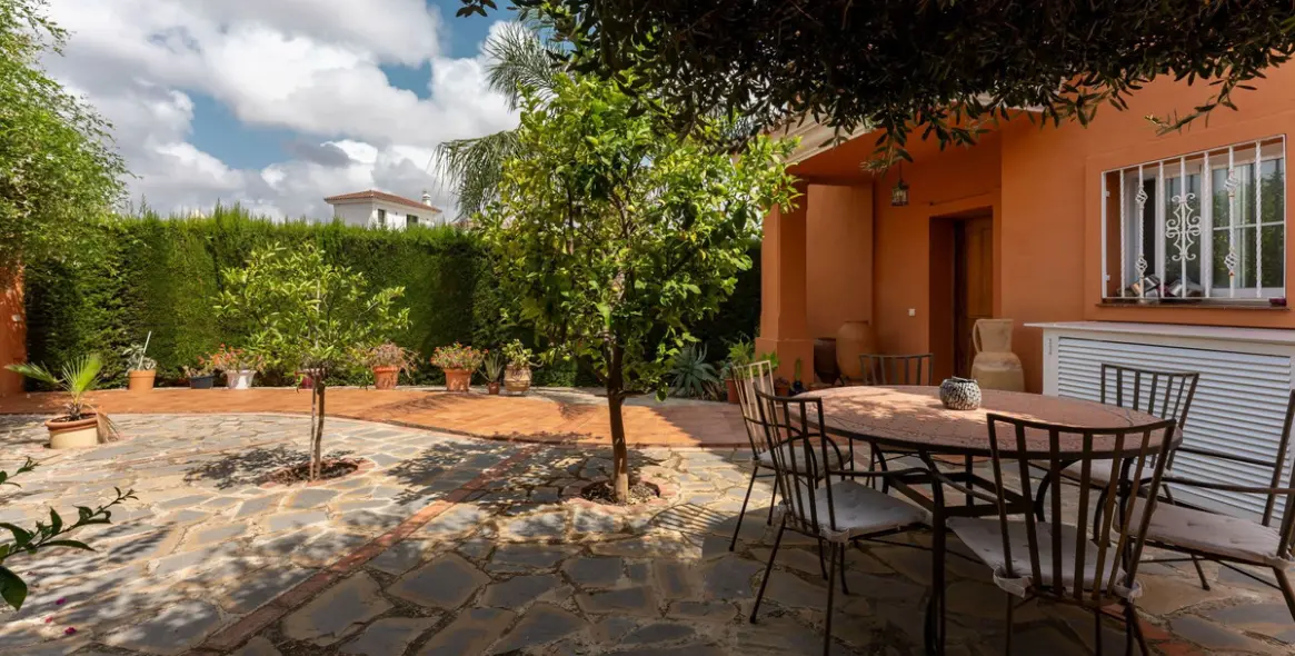 Продажа  отдельно стоящей виллы в Cerros del Aguila 48