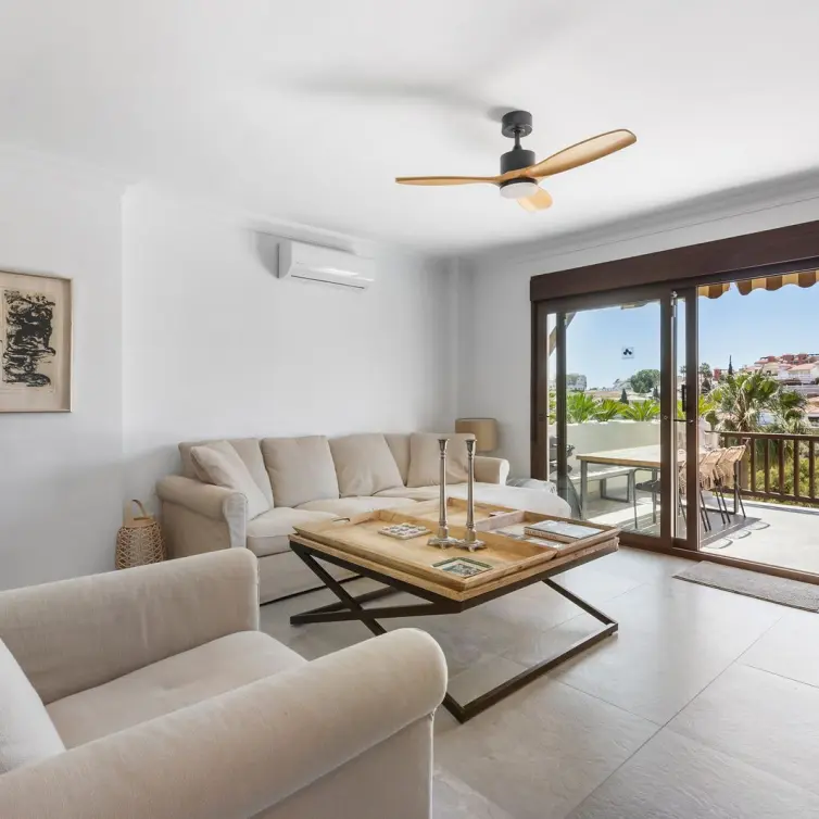 Sale of detached villa in Riviera del Sol