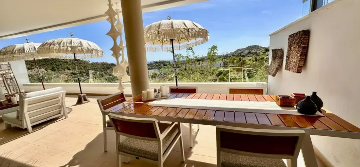 Продажа апартаментов на первом этаже в Benahavís 0