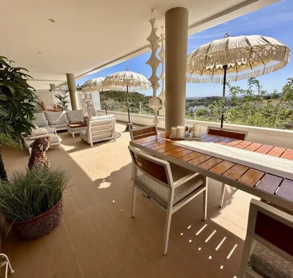 Продажа апартаментов на первом этаже в Benahavís