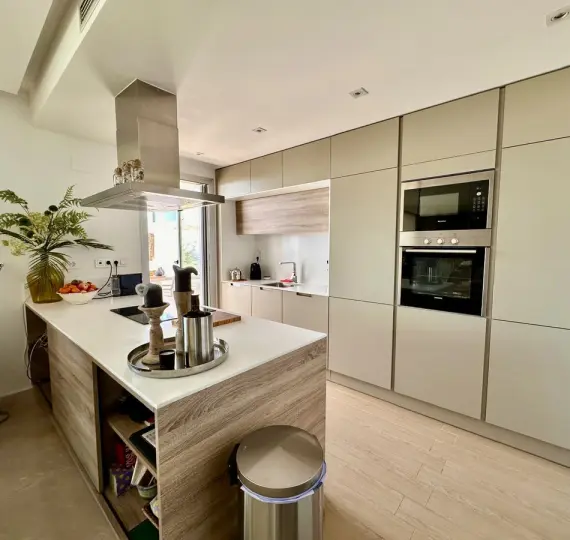 Продажа апартаментов на первом этаже в Benahavís