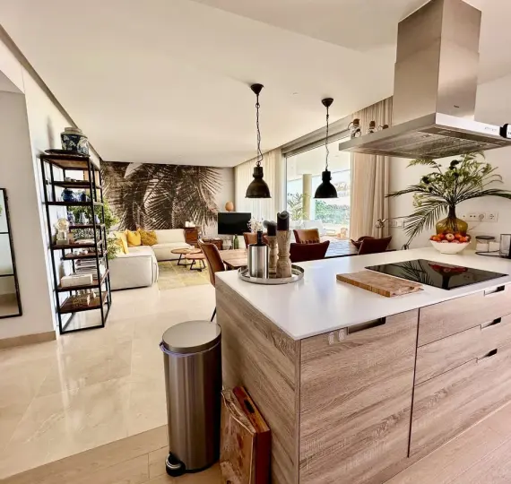 Продажа апартаментов на первом этаже в Benahavís