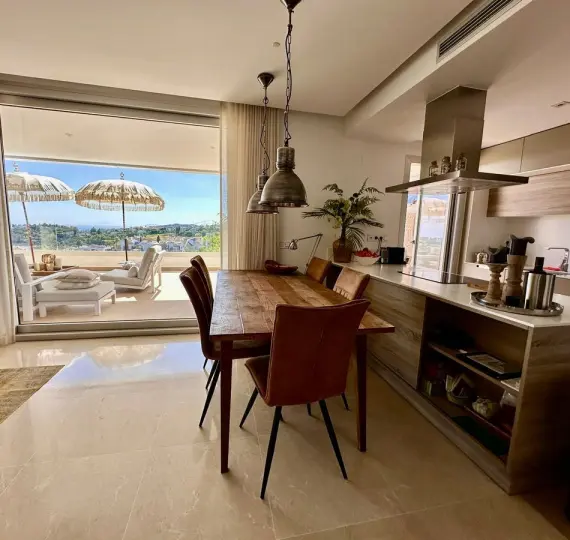 Продажа апартаментов на первом этаже в Benahavís