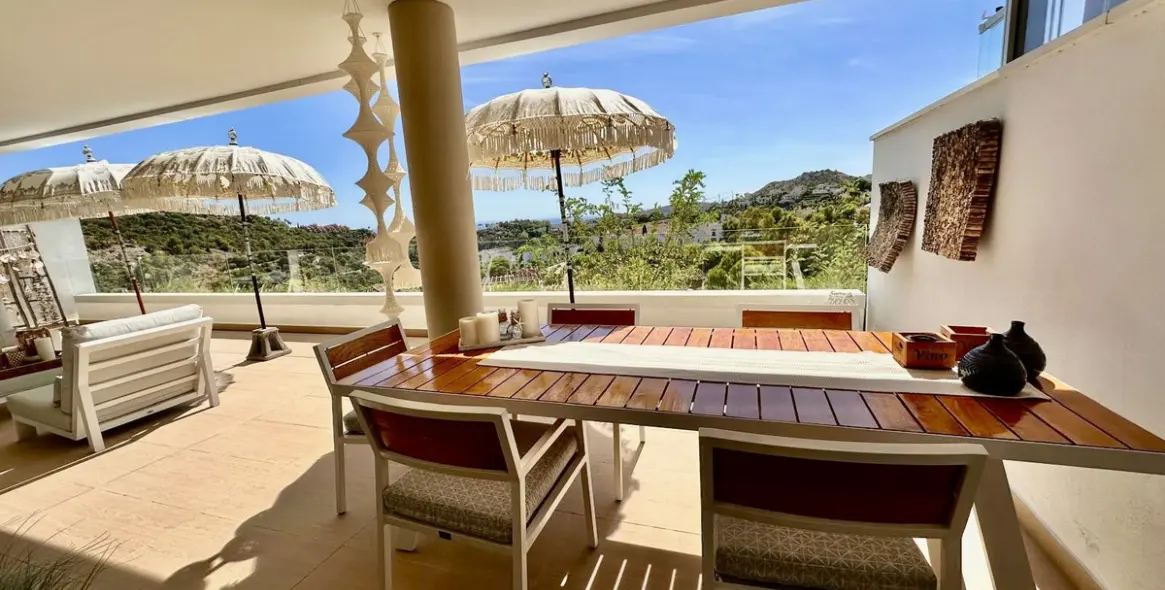Venta de apartamento en planta baja en Benahavís 1
