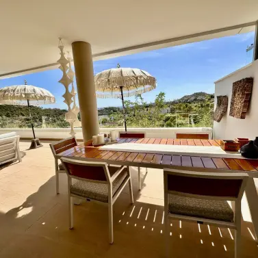 Продажа апартаментов на первом этаже в Benahavís