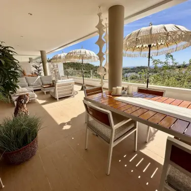 Продажа апартаментов на первом этаже в Benahavís