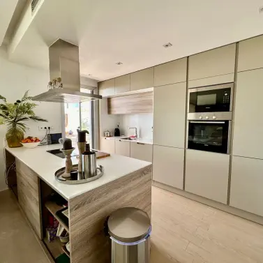 Продажа апартаментов на первом этаже в Benahavís