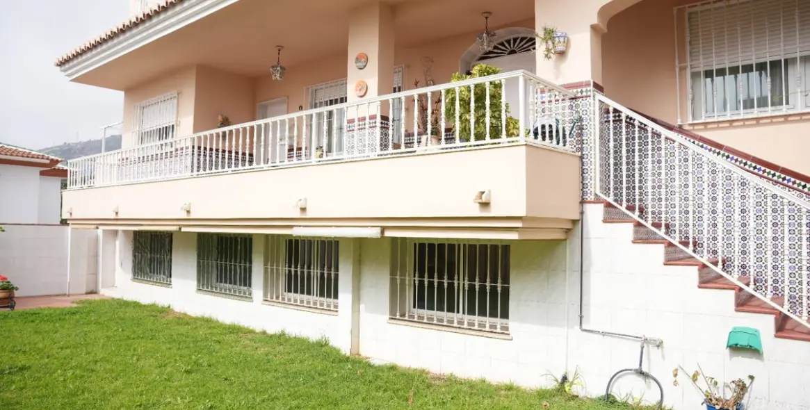 Sale of detached villa in Arroyo de la Miel 1