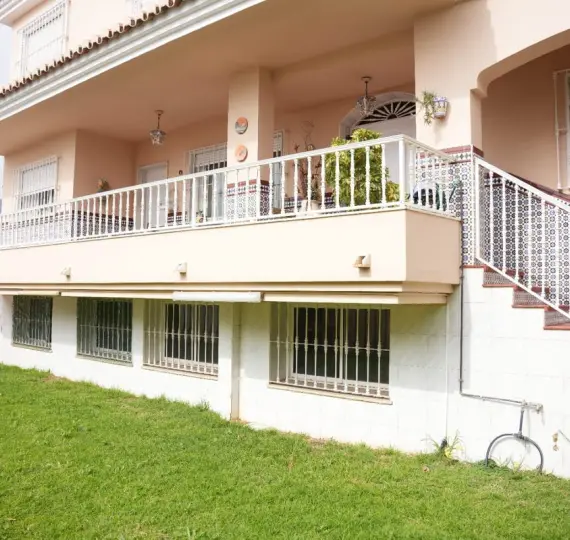 Detached villa R5208757