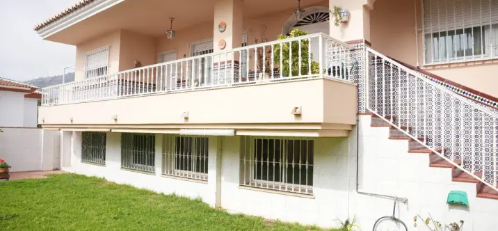 Detached villa R5208757 0