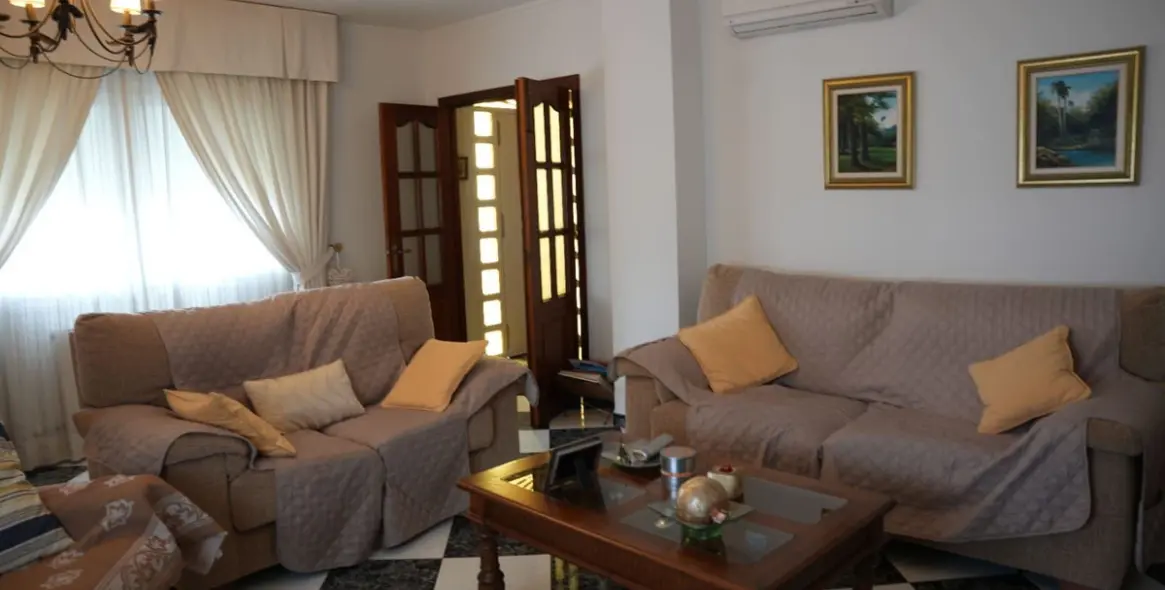 Sale of detached villa in Arroyo de la Miel 2