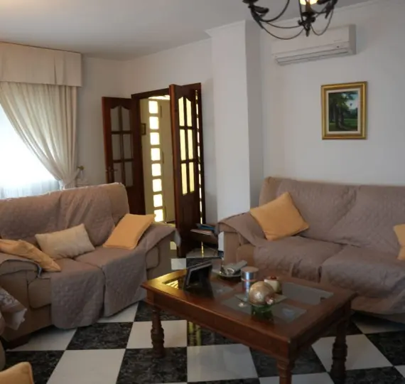 Detached villa R5208757