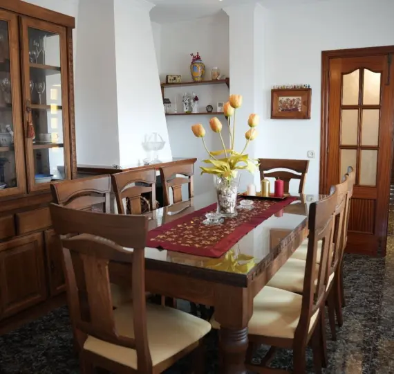 Detached villa R5208757