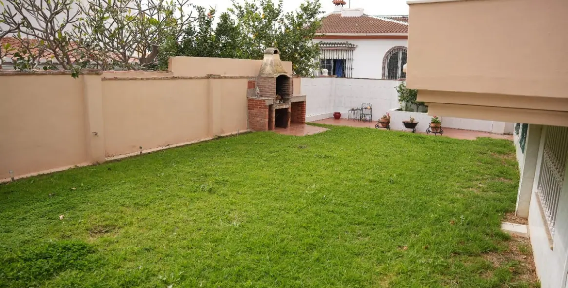 Sale of detached villa in Arroyo de la Miel 20