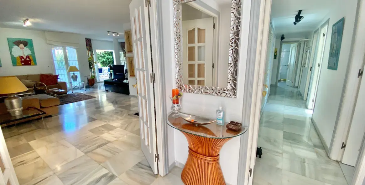 Long-term rent of middle floor apartment in Nagüeles 4