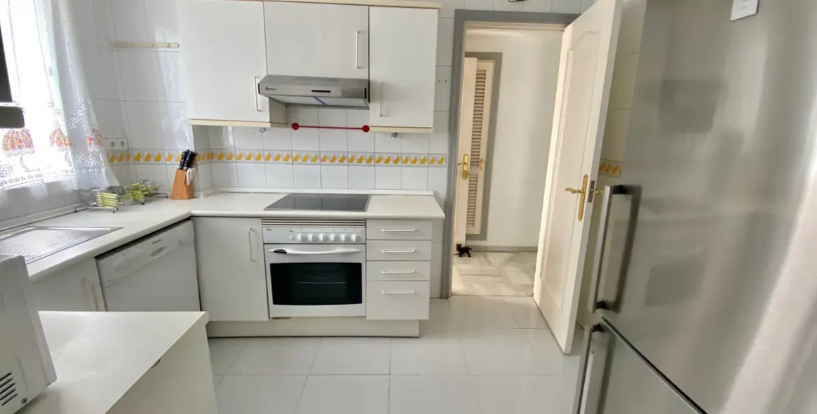 Long-term rent of middle floor apartment in Nagüeles 12